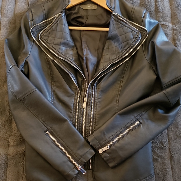 🌼FAUX LEATHER JACKET🌼 - Picture 6 of 10